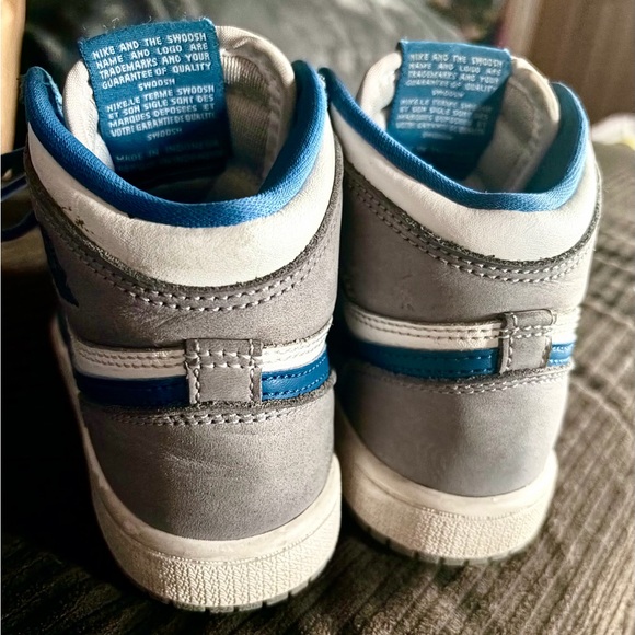 Nike Air Jordan 1 Retro High OG True Blue White Grey Size Child 13.5 - Picture 3 of 3